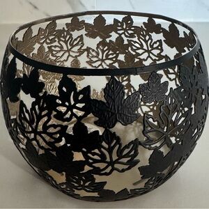 BATH & BODY WORKS intricate black maple leaf 3-wick candle holder. (Brand New)